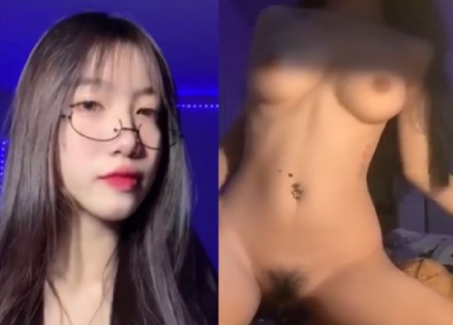 Gái xinh quyến rũ lộ clip sex trần chuồng tự sướng